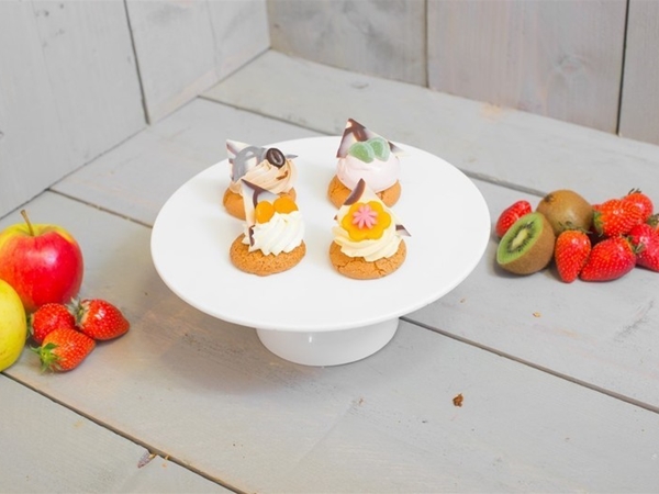 GROTE OPGEMAAKTE KOEK