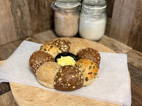 BORRELBROOD KRUIDENBOTER Bake off